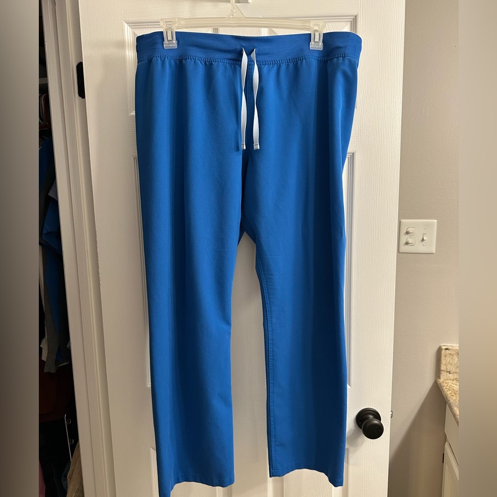 XL FIGS Livingston Royal Blue